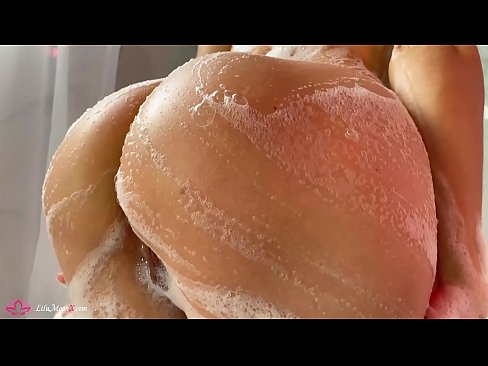 ❤️ Bruneta masturbuje kundu vibrátorem až k intenzivnímu orgasmu ve sprše Porno video u porna cs.porno-flix.ru ☑