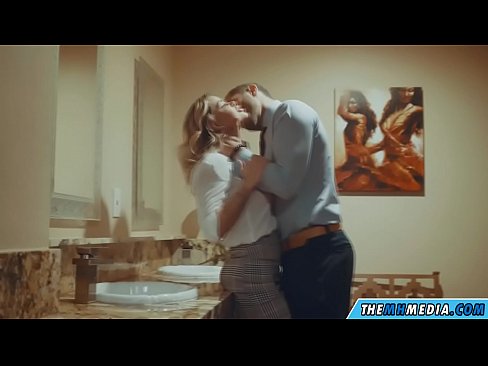 ❤️ Když vás na veřejných záchodcích svádí prsatá blondýna. Porno video u porna cs.porno-flix.ru ☑